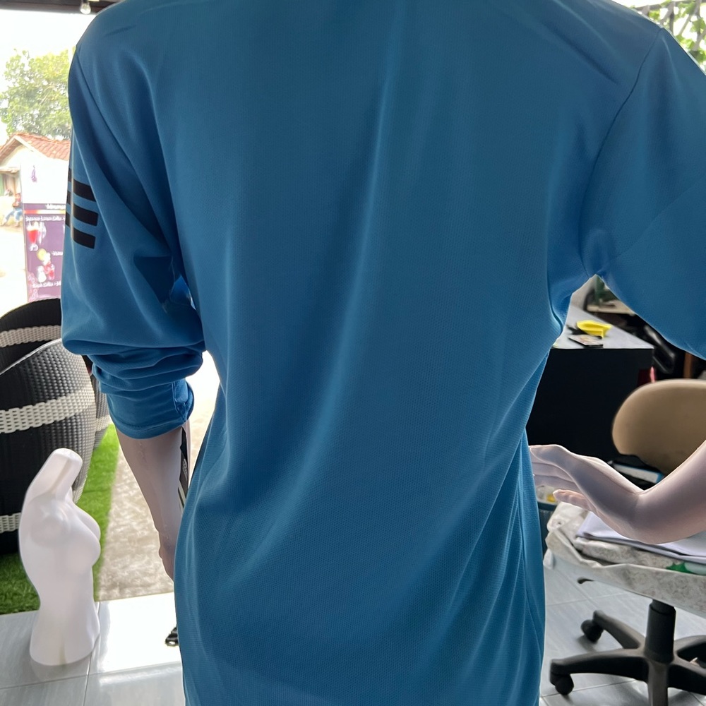 T-Shirt - Picture 2 of 8